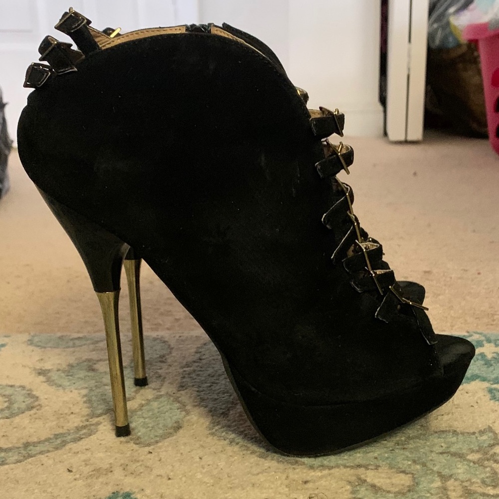 Black ankle bootie